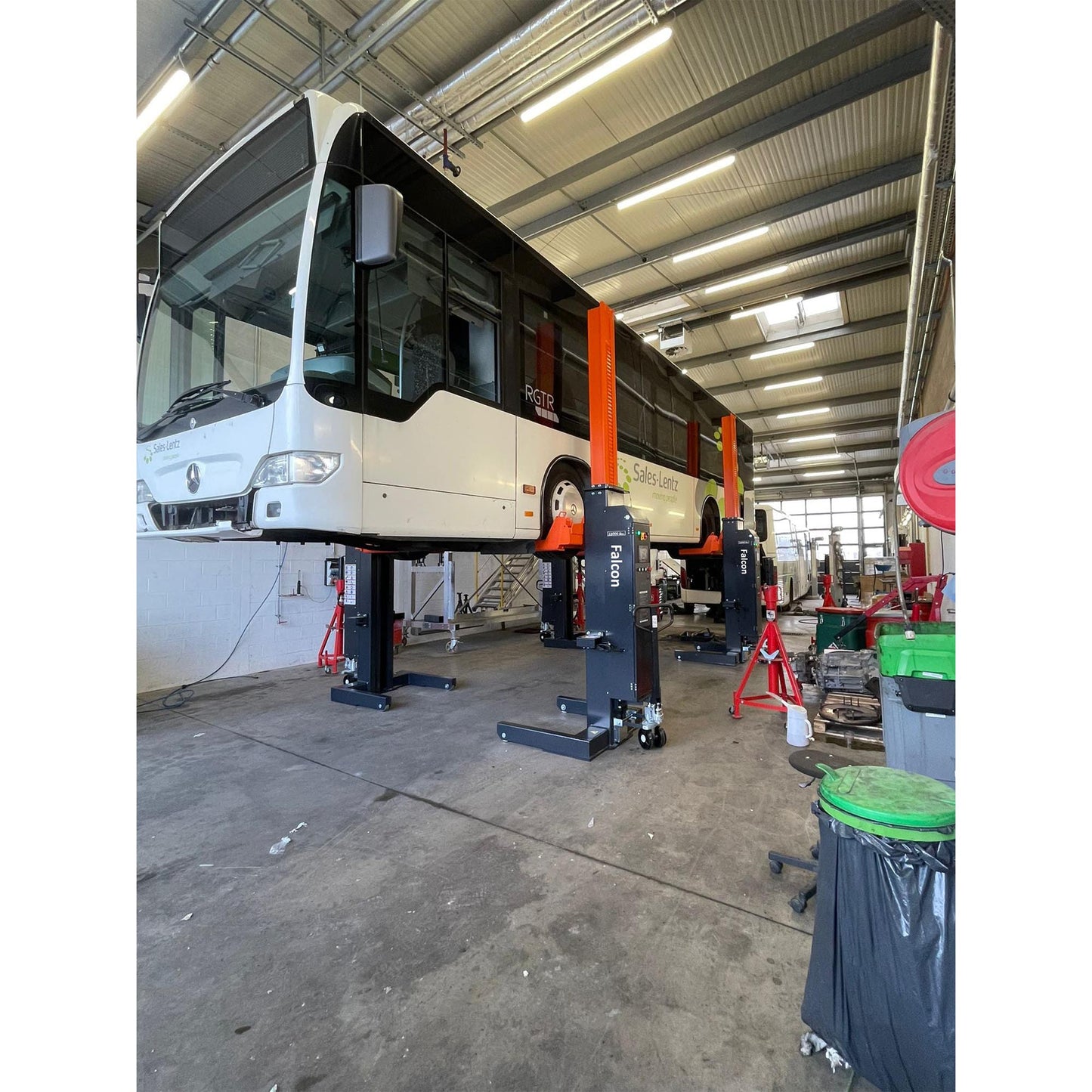 APluslift Falcon MCL-220 mobile column car lift-lift bus front