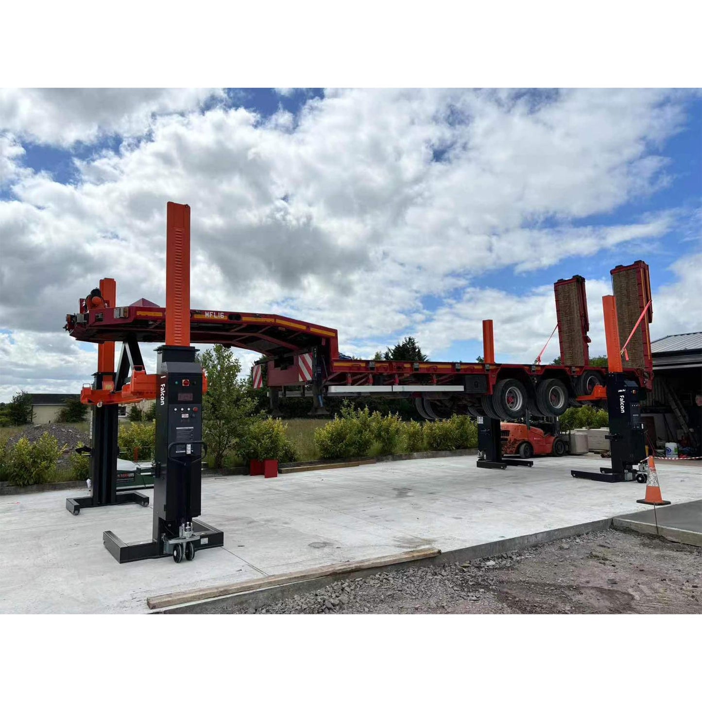 APluslift Falcon MCL-220 mobile column car lift-semi truck side